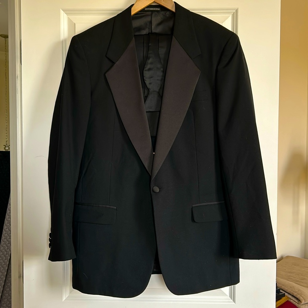 Men's Pierre Balmain tux from Crickateer inc. jacket sz 42L, pants, access.